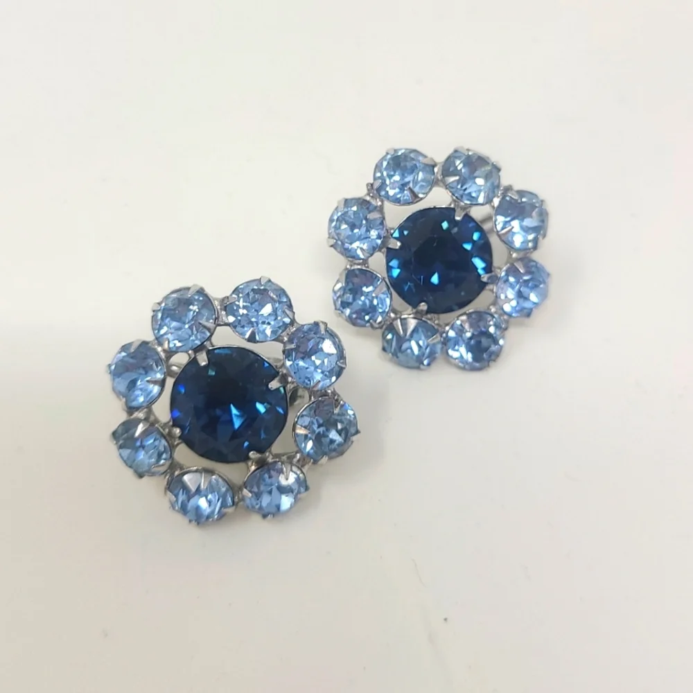 Women clip‎ on earring blue glass flower